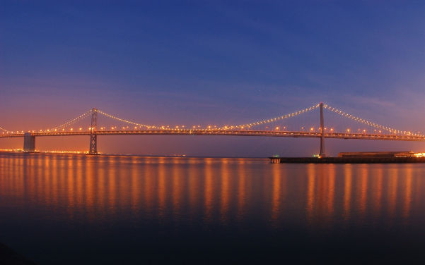 Bay Bridge mit der neuen Lichtershow Bay Bridge mit der neuen Lichtershow