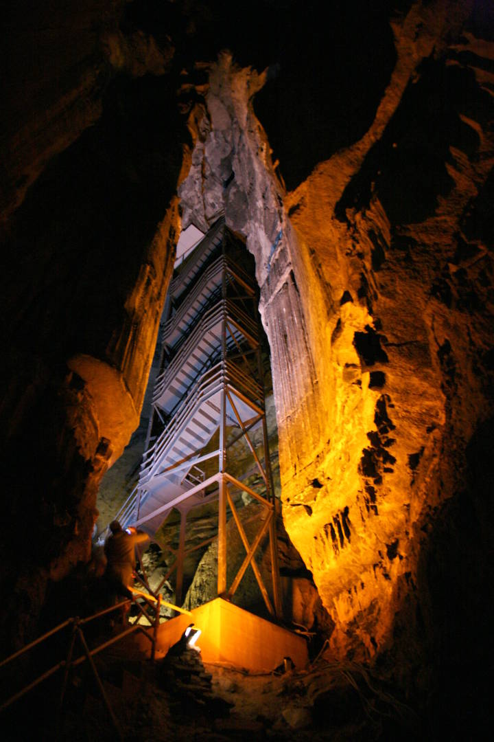 Sehenswürdigkeiten in der USA - Treppenturm im Mammoth Dome in Mammoth Cave, Kentucky, USA.