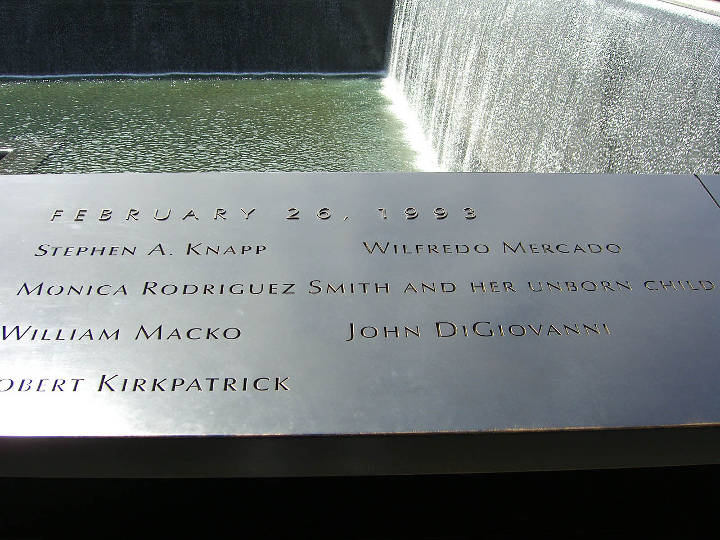 Sehenswürdigkeiten in der USA - The names of the victims of the 1993 World Trade Center bombing on Panel N-7.
