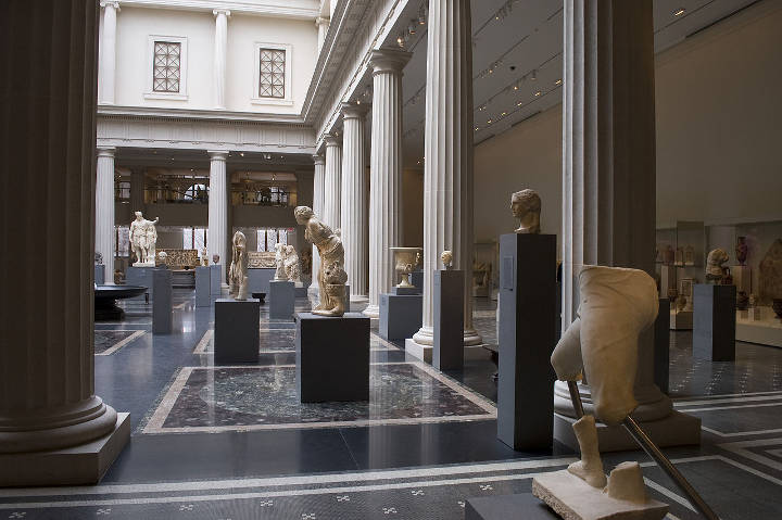 Sehenswürdigkeiten in der USA - A view of new Roman Gallery in the Metropolitan Museum of Art. Sehenswürdigkeiten in der USA - A view of new Roman Gallery in the Metropolitan Museum of Art.