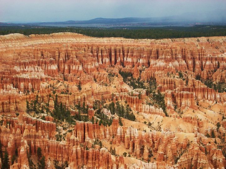 Sehenswürdigkeiten in der USA - Bryce Canyon mit den Hoodoos im Bundesstaat Utah.   Sehenswürdigkeiten in der USA - Bryce Canyon mit den Hoodoos im Bundesstaat Utah.
